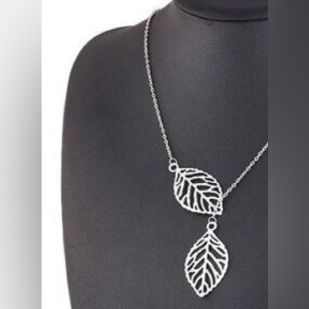 Silver Leaf Dangle Necklace! Great for Fall!